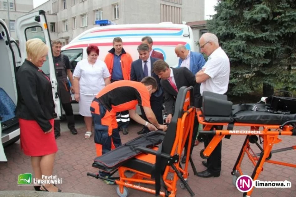 Szpital ma dwie nowe karetki. Większy komfort pacjentów - zdjęcie 3