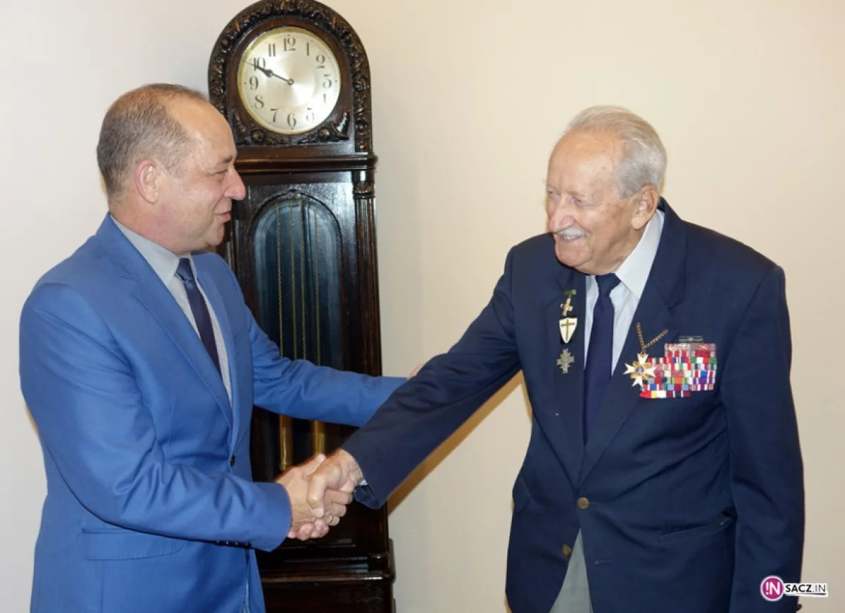 Stanisław Faliński – uczestnik walk pod Monte Cassino odwiedził starostę