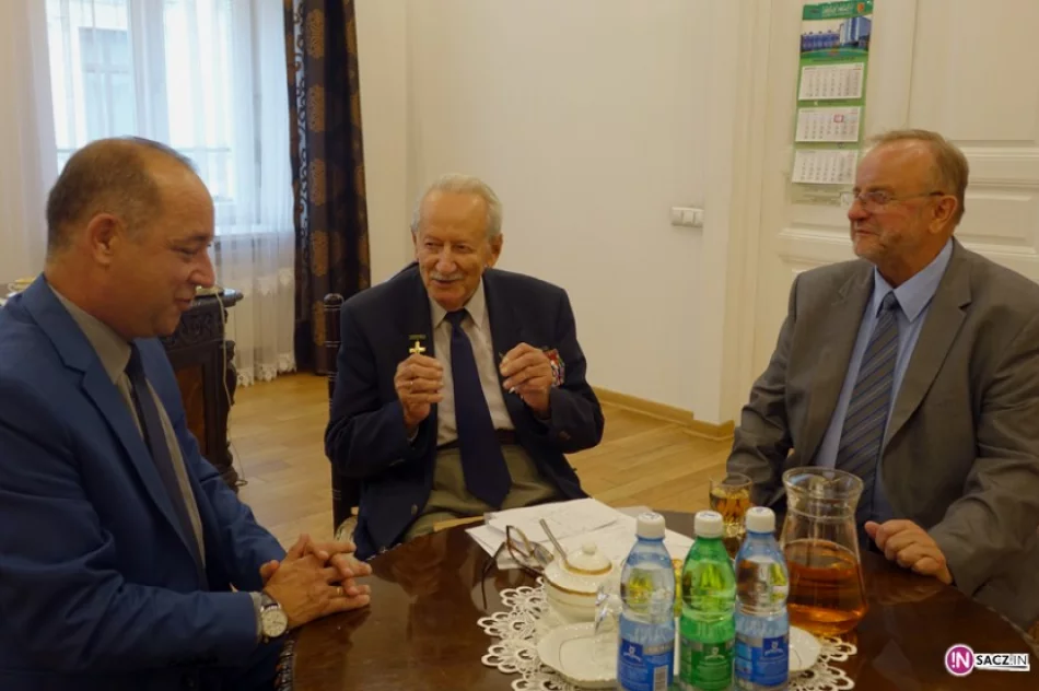 Stanisław Faliński – uczestnik walk pod Monte Cassino odwiedził starostę - zdjęcie 3