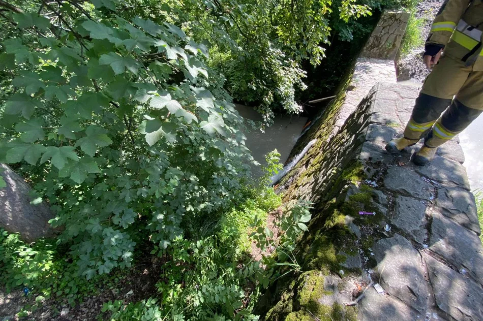 43-latek, którego wydobyto z wody, przeżył zdarzenie. Policja wyjaśnia okoliczności  - zdjęcie 3