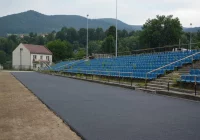 Nowa nawierzchnia na stadionie, który staje się lekkoatletycznym kompleksem - zdjęcie główne
