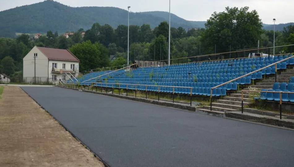 Nowa nawierzchnia na stadionie, który staje się lekkoatletycznym kompleksem - zdjęcie 1