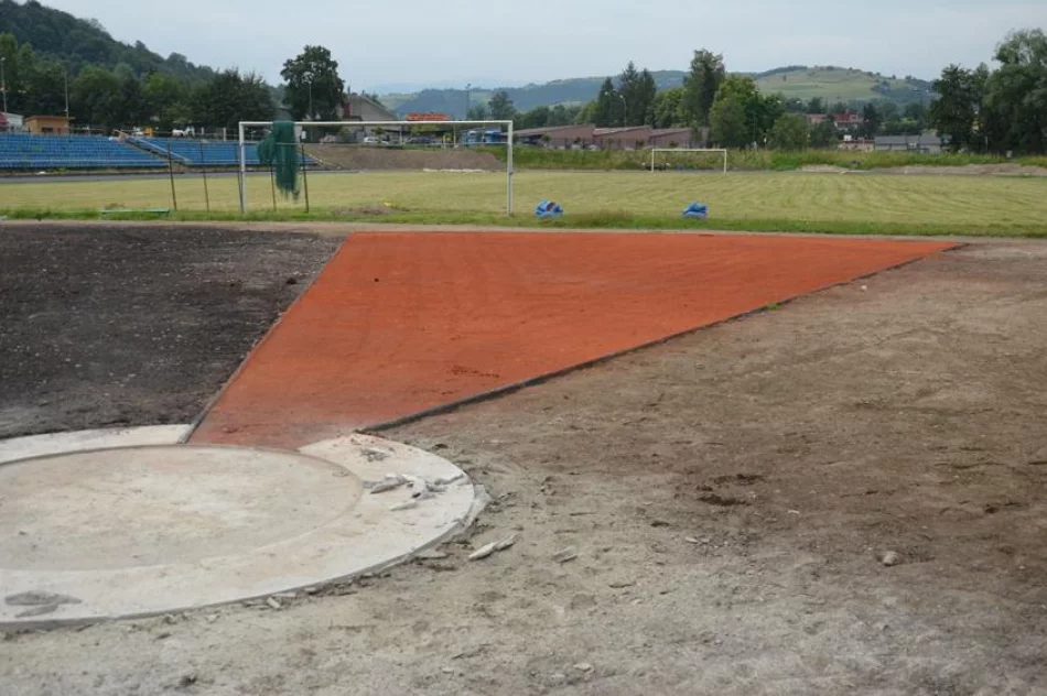 Nowa nawierzchnia na stadionie, który staje się lekkoatletycznym kompleksem - zdjęcie 6