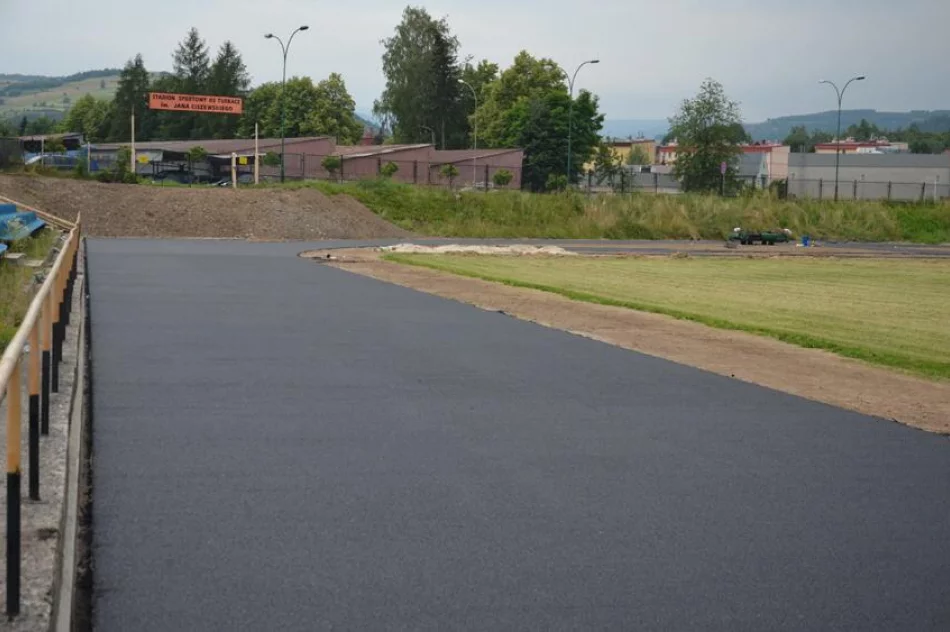 Nowa nawierzchnia na stadionie, który staje się lekkoatletycznym kompleksem - zdjęcie 10