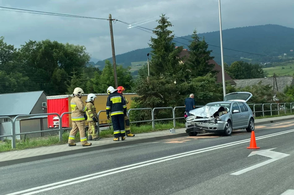 Zderzenie dwóch aut na "krajówce" - zdjęcie 2