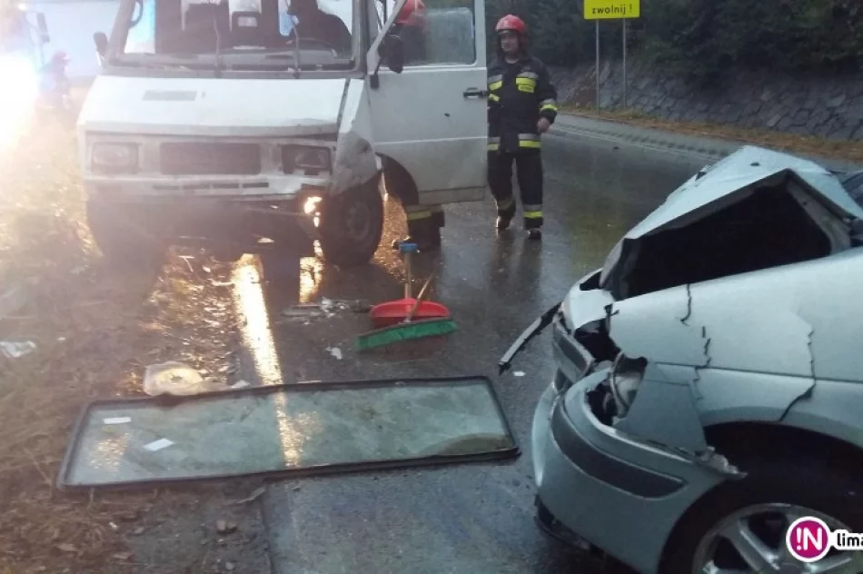 Zderzenie samochodów. Poszkodowany kierowca - zdjęcie 2