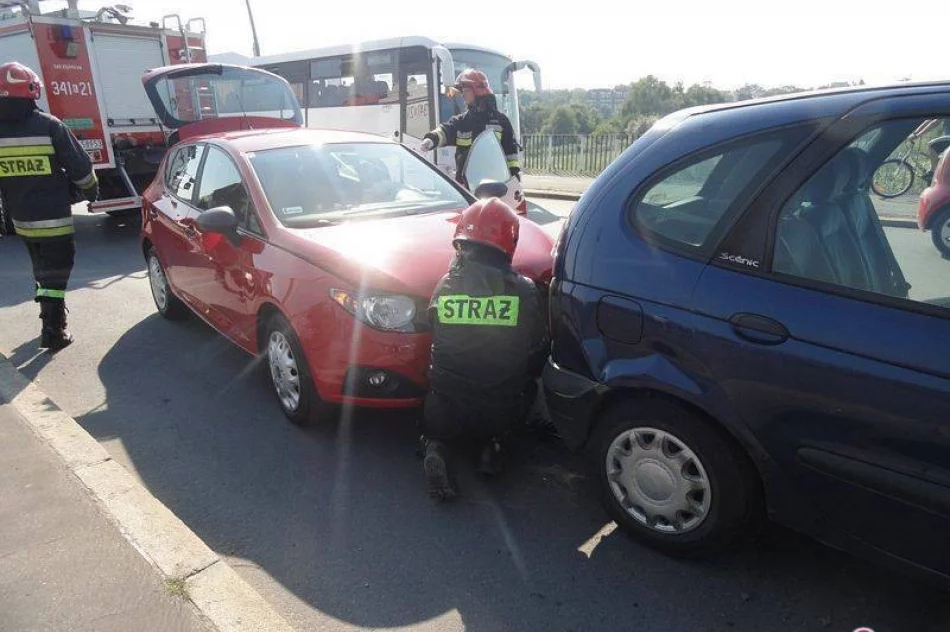 Az trzy auta zderzyły się na Krańcowej w Nowym Sączu - zdjęcie 2