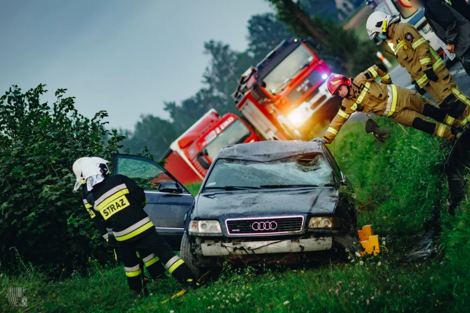 Dachowało Audi, którym podróżowały 4 osoby, w tym dzieci - zdjęcie 6
