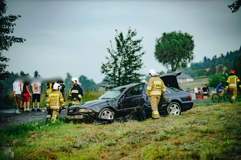 Dachowało Audi, którym podróżowały 4 osoby, w tym dzieci - zdjęcie 8