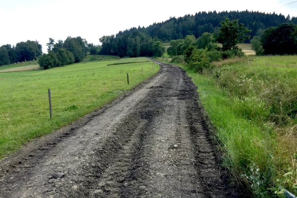 Trwają prace w Siekierczynie na odcinku 3,3 kilometrów drogi „Podlas” - zdjęcie 3
