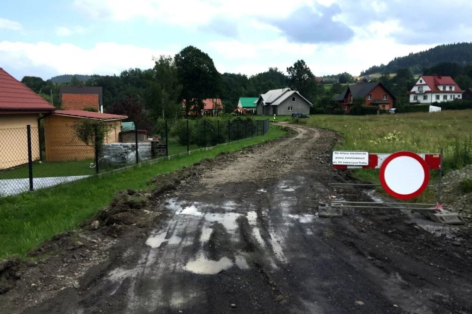 Trwają prace w Siekierczynie na odcinku 3,3 kilometrów drogi „Podlas” - zdjęcie 4