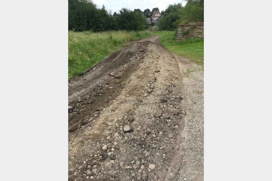 Trwają prace w Siekierczynie na odcinku 3,3 kilometrów drogi „Podlas” - zdjęcie 5