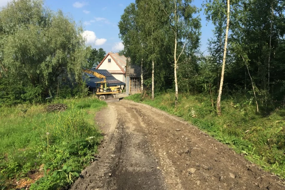 Trwają prace w Siekierczynie na odcinku 3,3 kilometrów drogi „Podlas” - zdjęcie 12