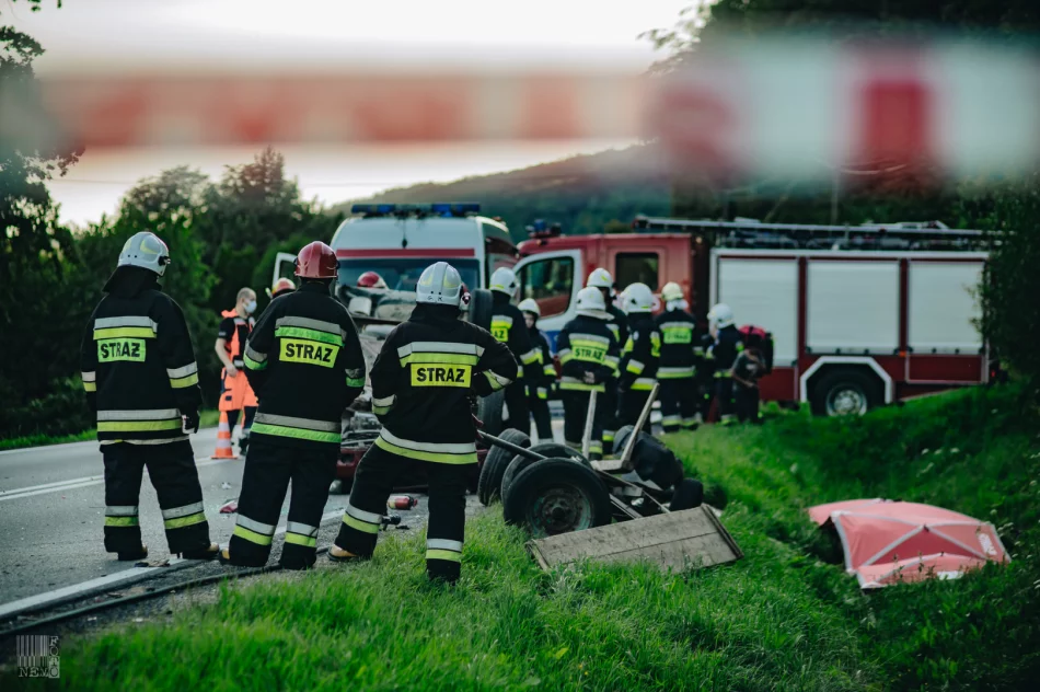 Najechała na tył zaprzęgu i doprowadziła do dachowania. Kierującej zatrzymano prawo jazdy - zdjęcie 2