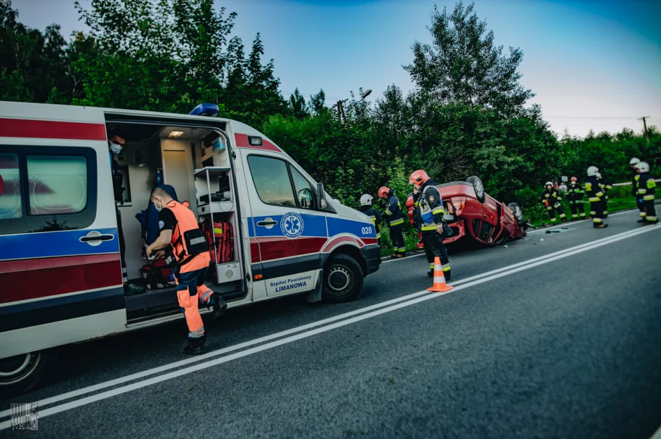 Najechała na tył zaprzęgu i doprowadziła do dachowania. Kierującej zatrzymano prawo jazdy - zdjęcie 3