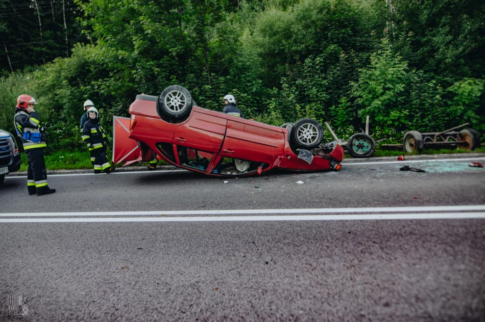 Najechała na tył zaprzęgu i doprowadziła do dachowania. Kierującej zatrzymano prawo jazdy - zdjęcie 4
