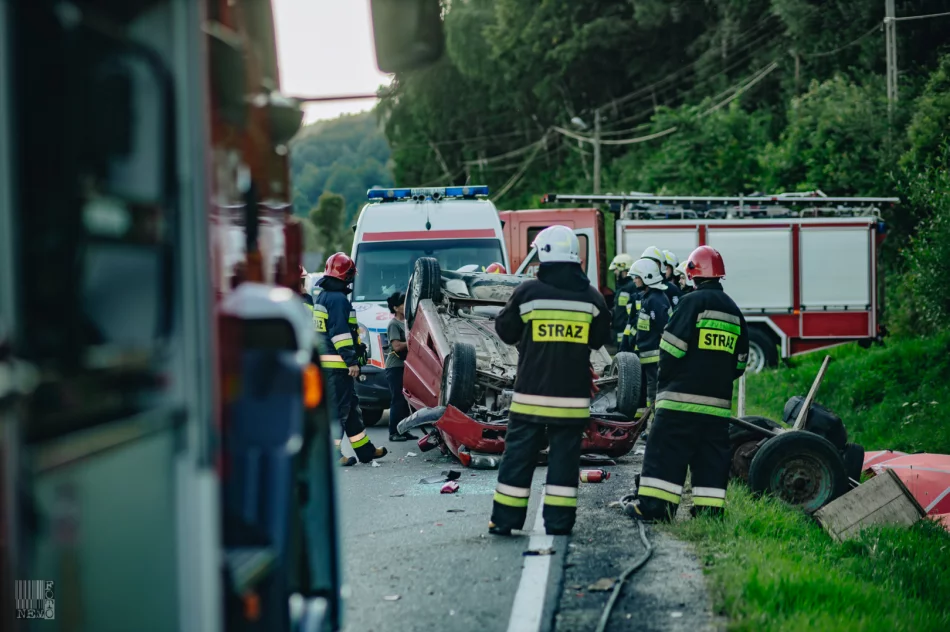 Najechała na tył zaprzęgu i doprowadziła do dachowania. Kierującej zatrzymano prawo jazdy - zdjęcie 5