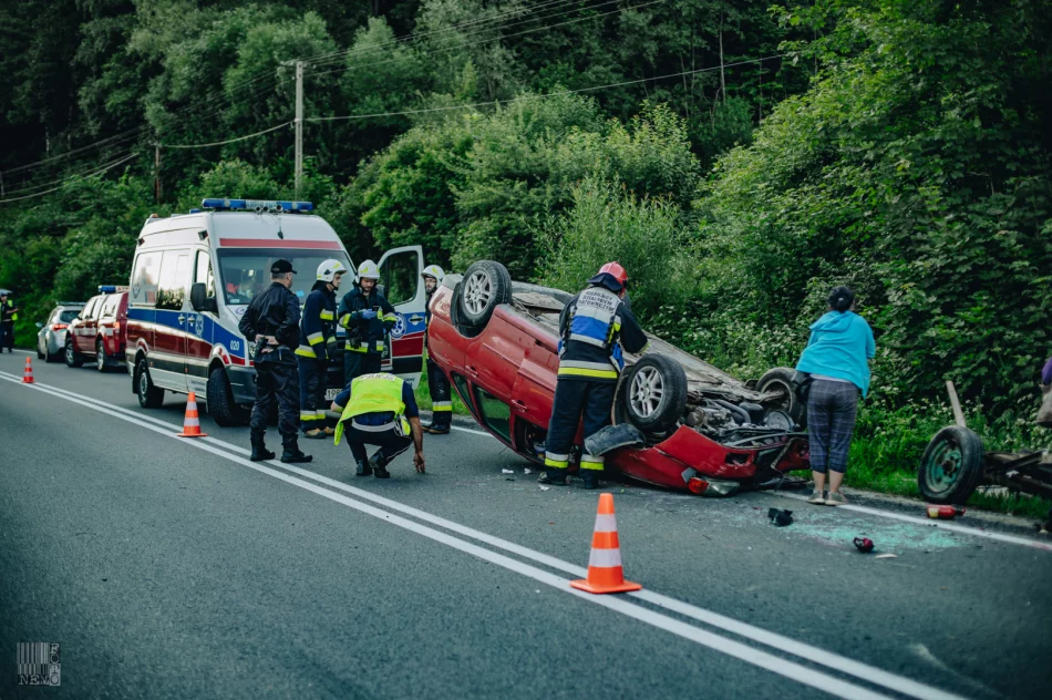Najechała na tył zaprzęgu i doprowadziła do dachowania. Kierującej zatrzymano prawo jazdy - zdjęcie 7