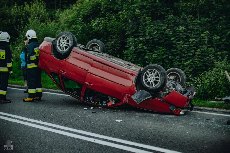 Najechała na tył zaprzęgu i doprowadziła do dachowania. Kierującej zatrzymano prawo jazdy - zdjęcie 9