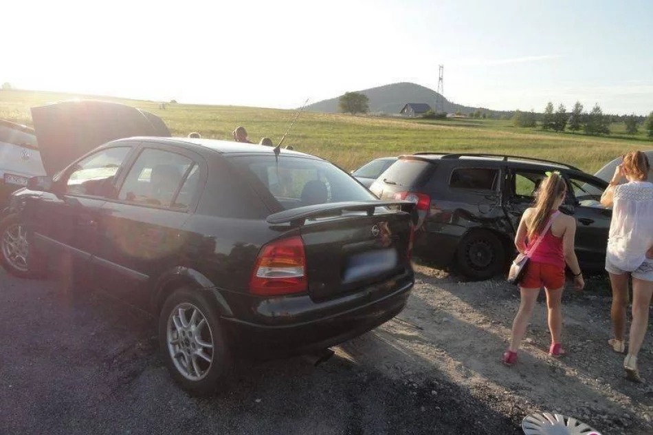 W Ptaszkowej zderzyło  się kilka samochodów osobowych! - zdjęcie 3