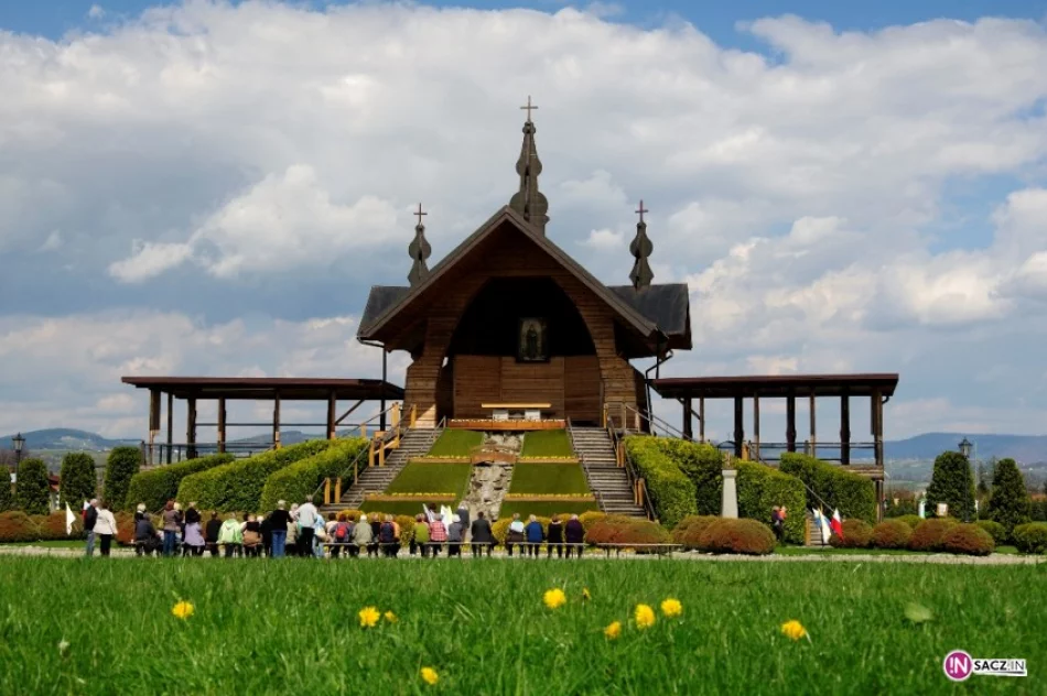 Trwa generalny remont Ołtarza Papieskiego w Starym Sączu - zdjęcie 2