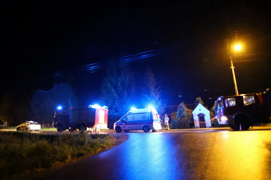 Samochód wypadł z jezdni i wjechał do przydrożnego rowu - zdjęcie 2