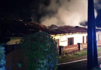 Aż 41 strażaków gasiło pożar stolarni w Roztoce Wielkiej - zdjęcie główne