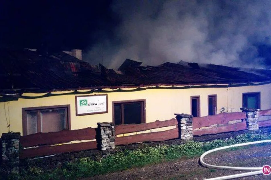 Aż 41 strażaków gasiło pożar stolarni w Roztoce Wielkiej - zdjęcie 2