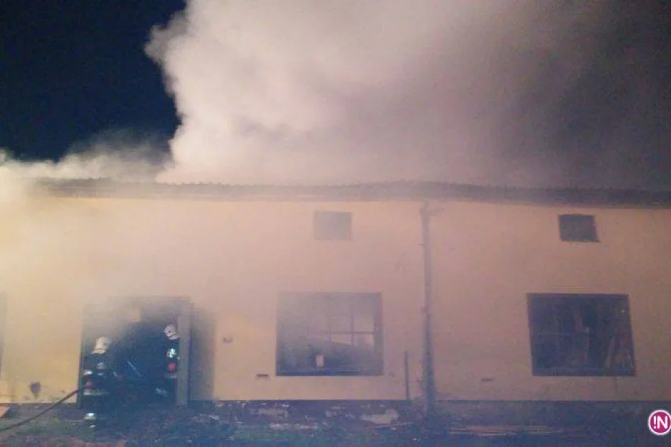 Aż 41 strażaków gasiło pożar stolarni w Roztoce Wielkiej - zdjęcie 3