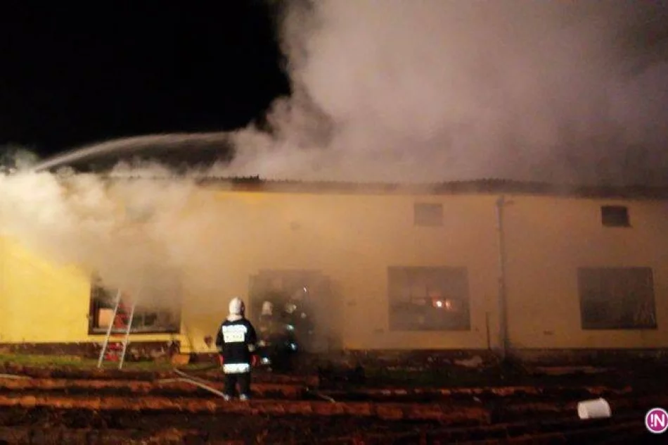 Aż 41 strażaków gasiło pożar stolarni w Roztoce Wielkiej - zdjęcie 4