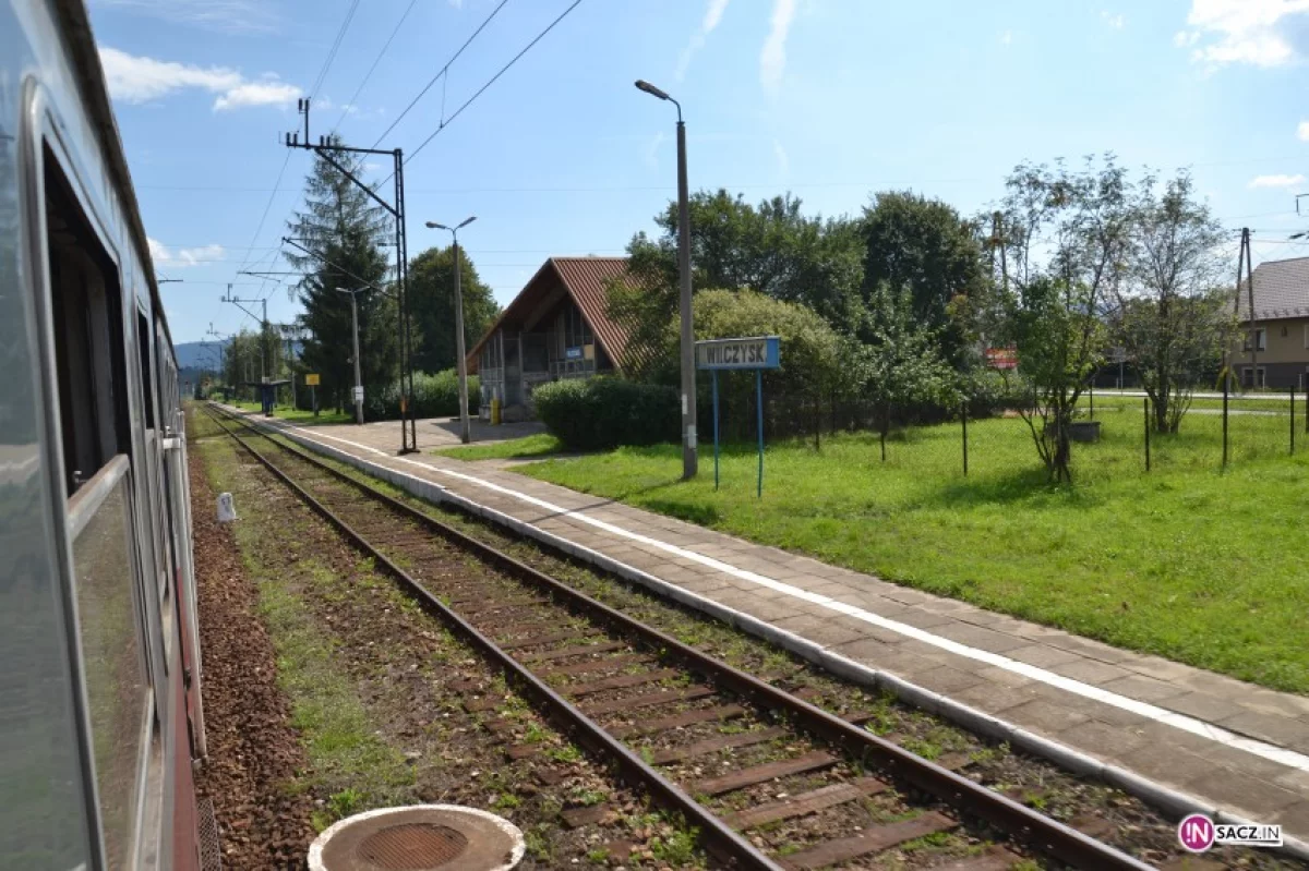 W Wilczyskach samochód omal nie wjechał w pociąg