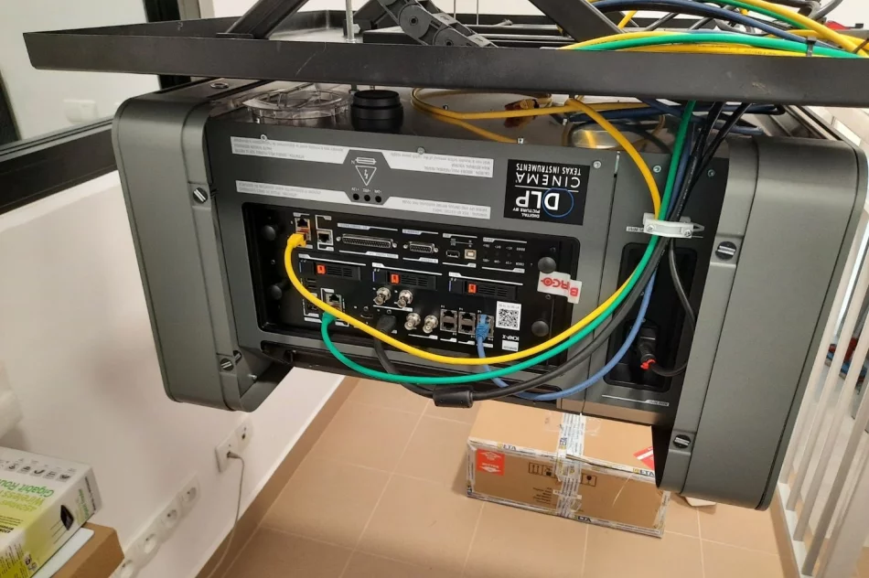 Otwarcie kina tuż, tuż - relacja z prac w kinie - zdjęcie 3