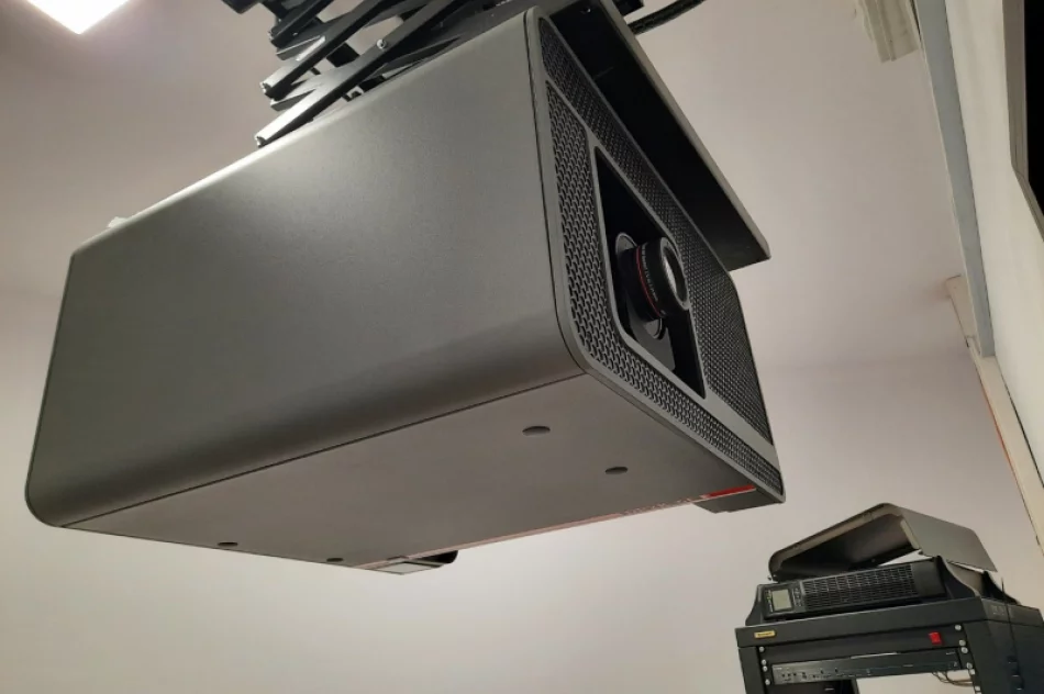 Ostatni etap prac przed otwarciem kina - zdjęcie 4