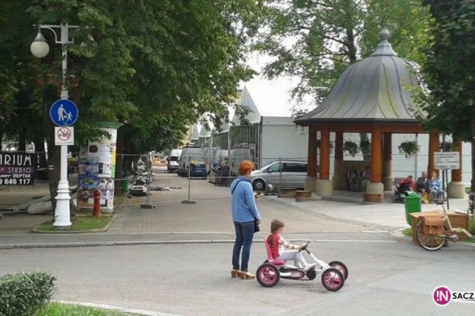 Część krynickiego deptaka zamknięta. Ruszyły przygotowania do Forum Ekonomicznego - zdjęcie 2