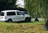 Doszło do kolizji, uszkodzono sygnalizację świetlną  - zdjęcie główne