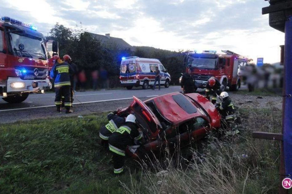 Nowa Wieś – zderzenie dwóch samochodów, jedna osoba ranna - zdjęcie 4