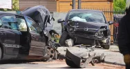 Groźnie wyglądające zderzenie 3 pojazdów, 2 osoby trafiły do szpitala - zdjęcie 3