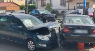 Groźnie wyglądające zderzenie 3 pojazdów, 2 osoby trafiły do szpitala - zdjęcie 4