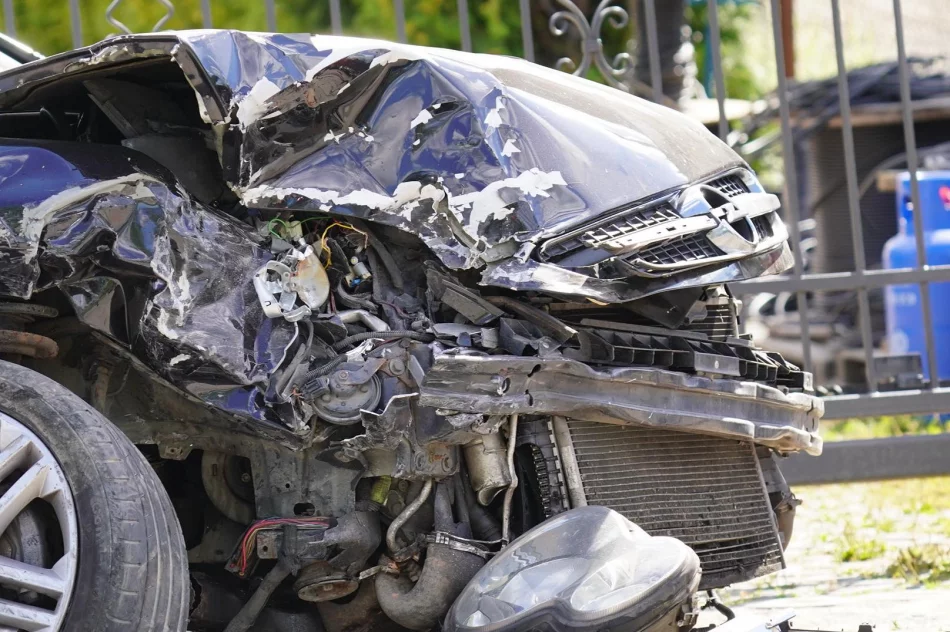 Groźnie wyglądające zderzenie 3 pojazdów, 2 osoby trafiły do szpitala - zdjęcie 6