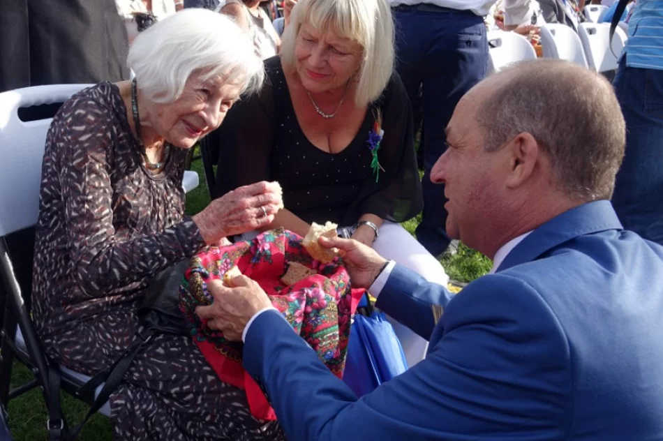 Starosta dzielił się dożynkowym chlebem - zdjęcie 3