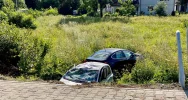 Auta zderzyły się i wypadły z jezdni, poszkodowana została jedna osoba - zdjęcie 2