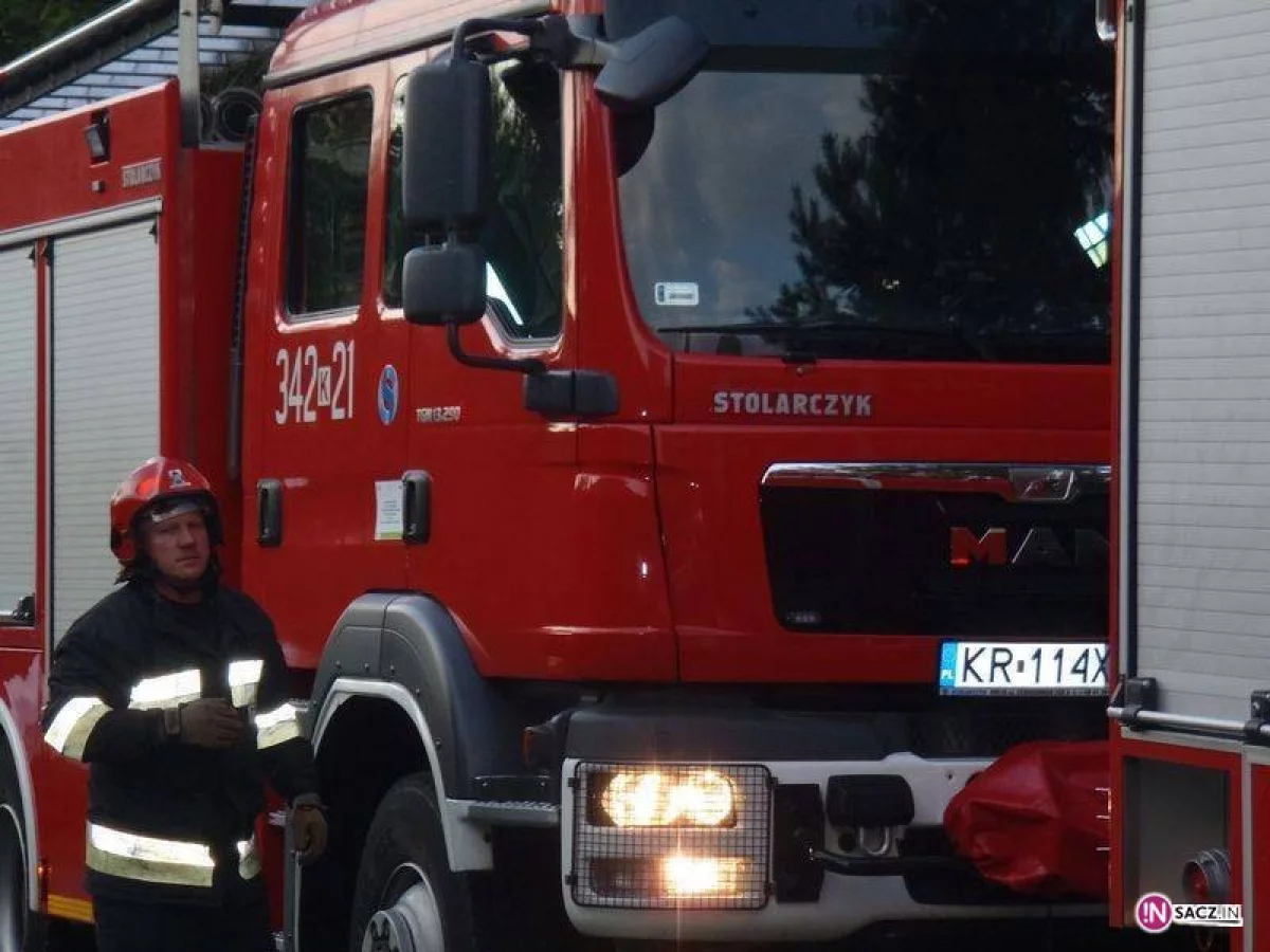 Obidza: palił się dach na budynku stolarni