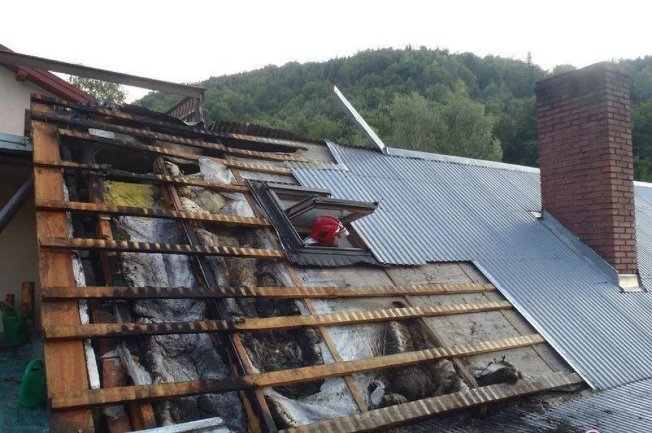 Obidza: palił się dach na budynku stolarni - zdjęcie 2