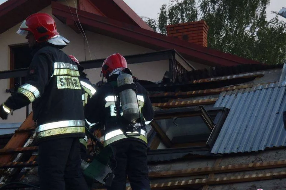 Obidza: palił się dach na budynku stolarni - zdjęcie 3