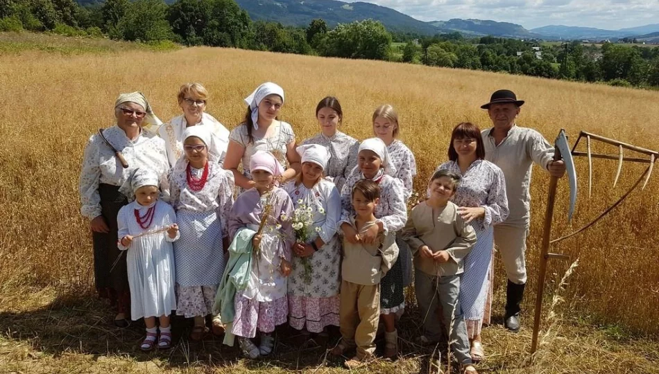 "Wokół chleba" - powrót do przeszłości z Czerwonymi Koralami z Pisarzowej - zdjęcie 1