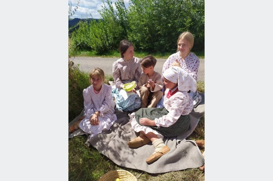 "Wokół chleba" - powrót do przeszłości z Czerwonymi Koralami z Pisarzowej - zdjęcie 2