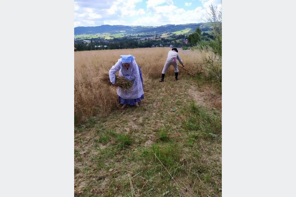 "Wokół chleba" - powrót do przeszłości z Czerwonymi Koralami z Pisarzowej - zdjęcie 6