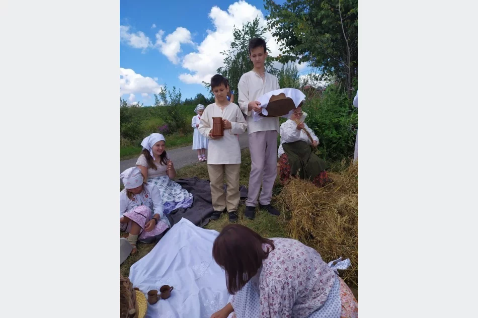 "Wokół chleba" - powrót do przeszłości z Czerwonymi Koralami z Pisarzowej - zdjęcie 7