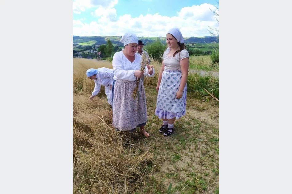 "Wokół chleba" - powrót do przeszłości z Czerwonymi Koralami z Pisarzowej - zdjęcie 8