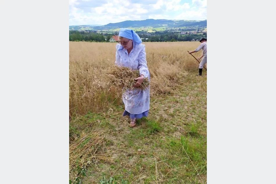 "Wokół chleba" - powrót do przeszłości z Czerwonymi Koralami z Pisarzowej - zdjęcie 13